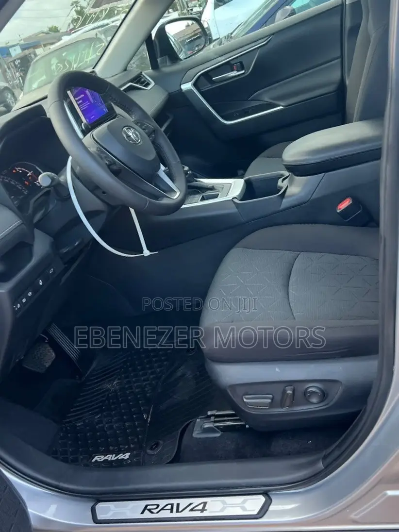 Toyota RAV4 2023 Gray