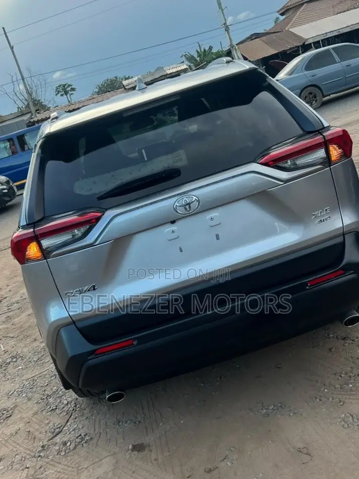 Toyota RAV4 2023 Gray