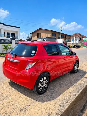 Toyota Vitz 1.3 FWD 3dr 2012 Red