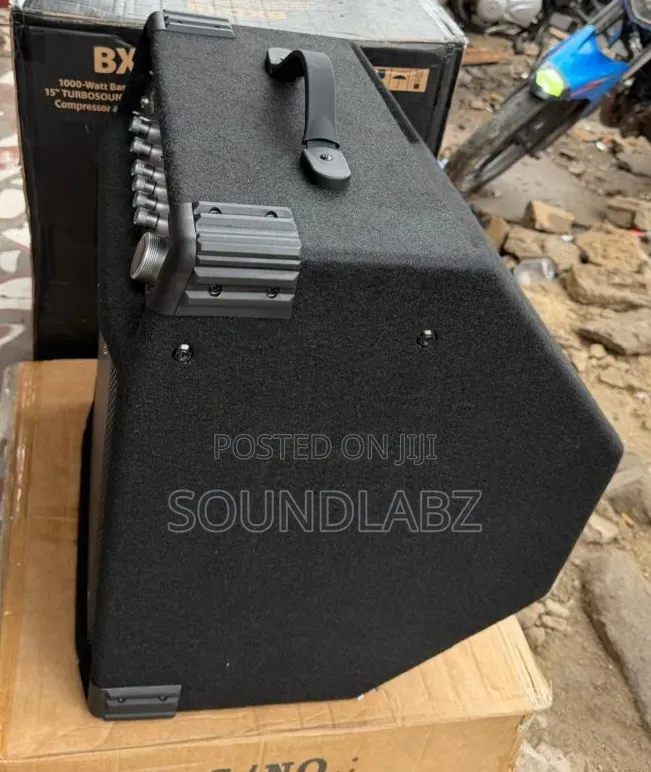 Bugera BXD15 / BXD15A 1000-Watt Bass Combo Amplifier