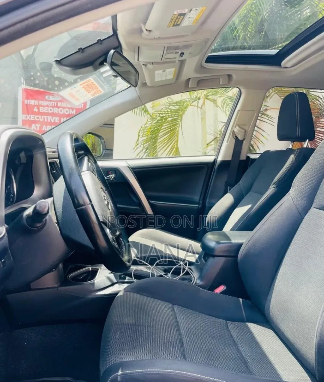 Toyota RAV4 XLE 4dr SUV (2.5L 4cyl 6A) 2018 Gray
