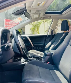 Toyota RAV4 XLE 4dr SUV (2.5L 4cyl 6A) 2018 Gray