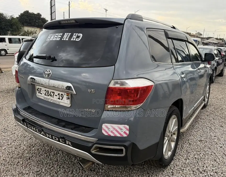 Toyota Highlander 3.5L 4WD 2013 Gray