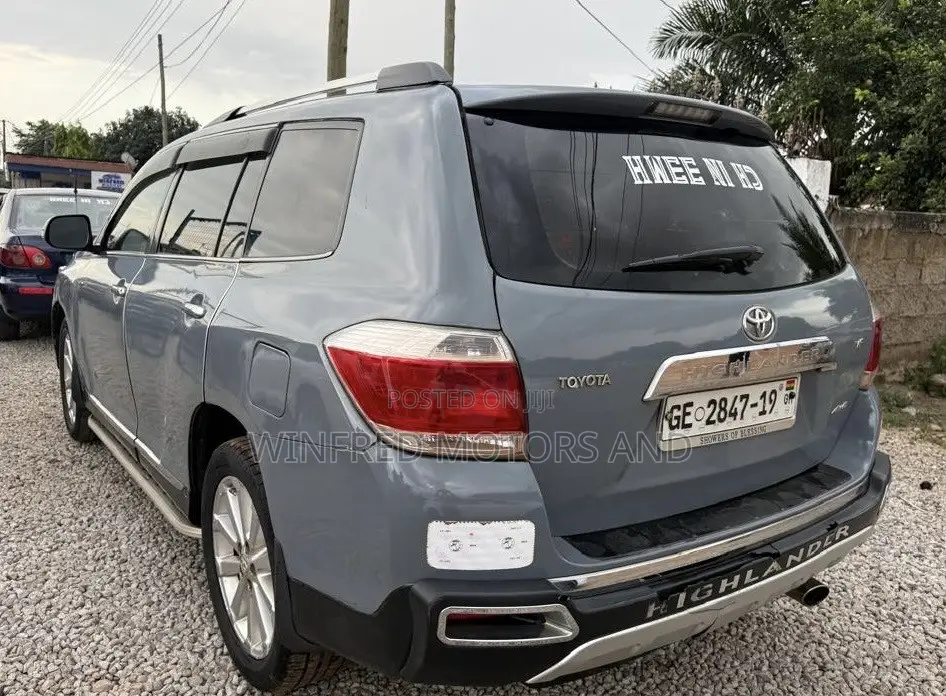 Toyota Highlander 3.5L 4WD 2013 Gray