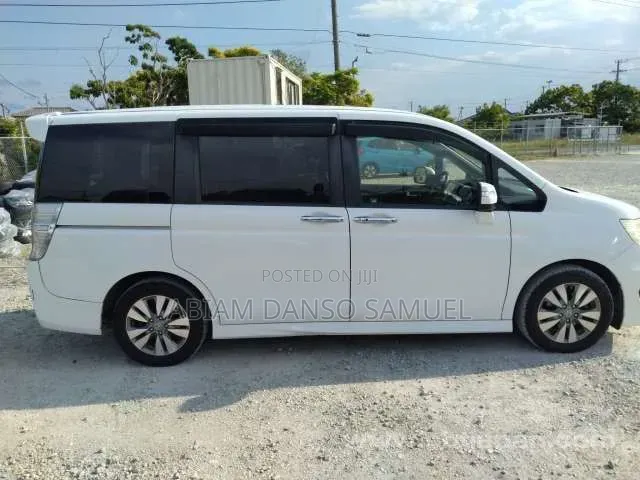 Honda Stepwgn 2013 White