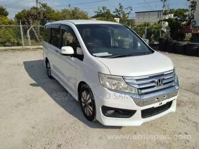 Honda Stepwgn 2013 White