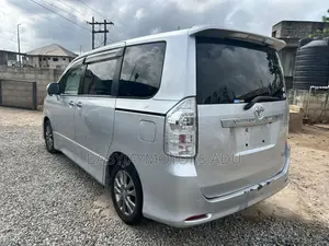 Toyota Voxy V 2WD 8-Seater 2011 Silver