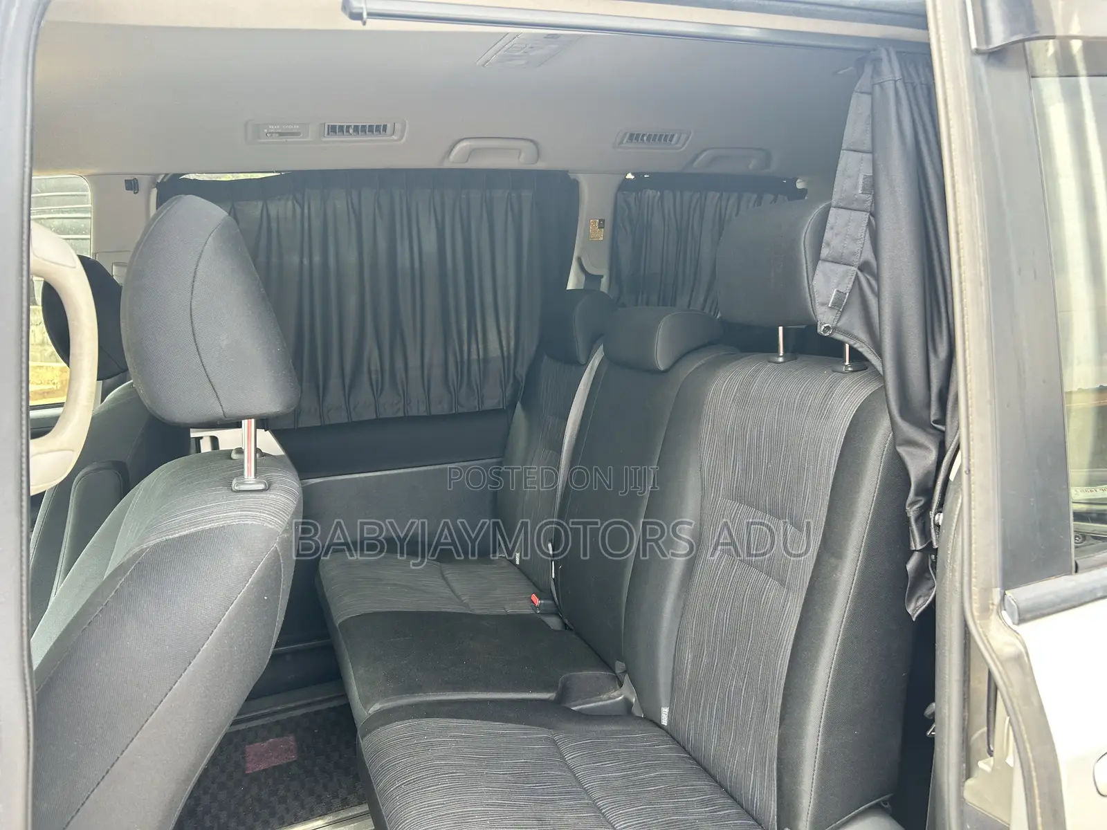Toyota Voxy V 2WD 8-Seater 2011 Silver