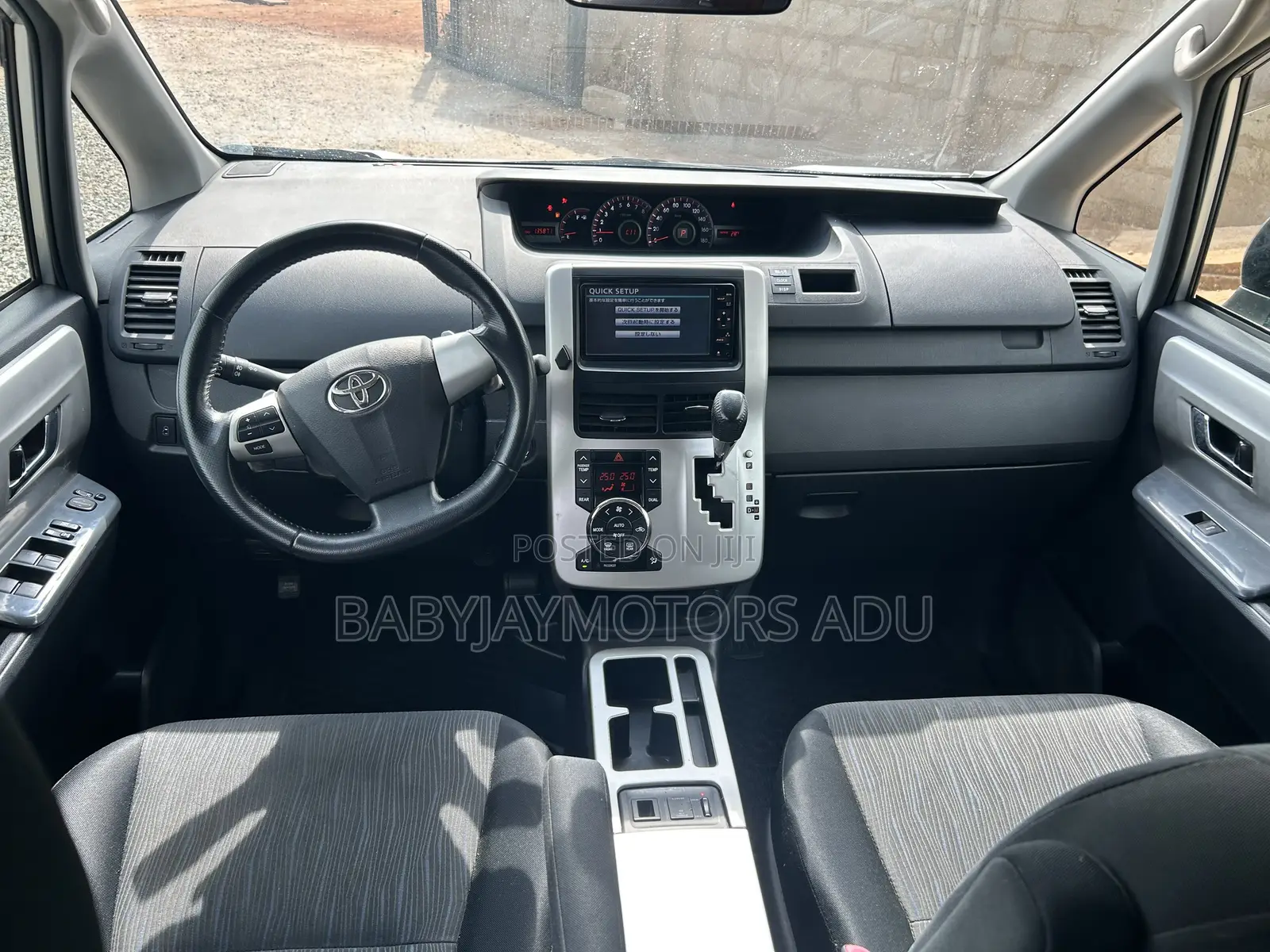 Toyota Voxy V 2WD 8-Seater 2011 Silver