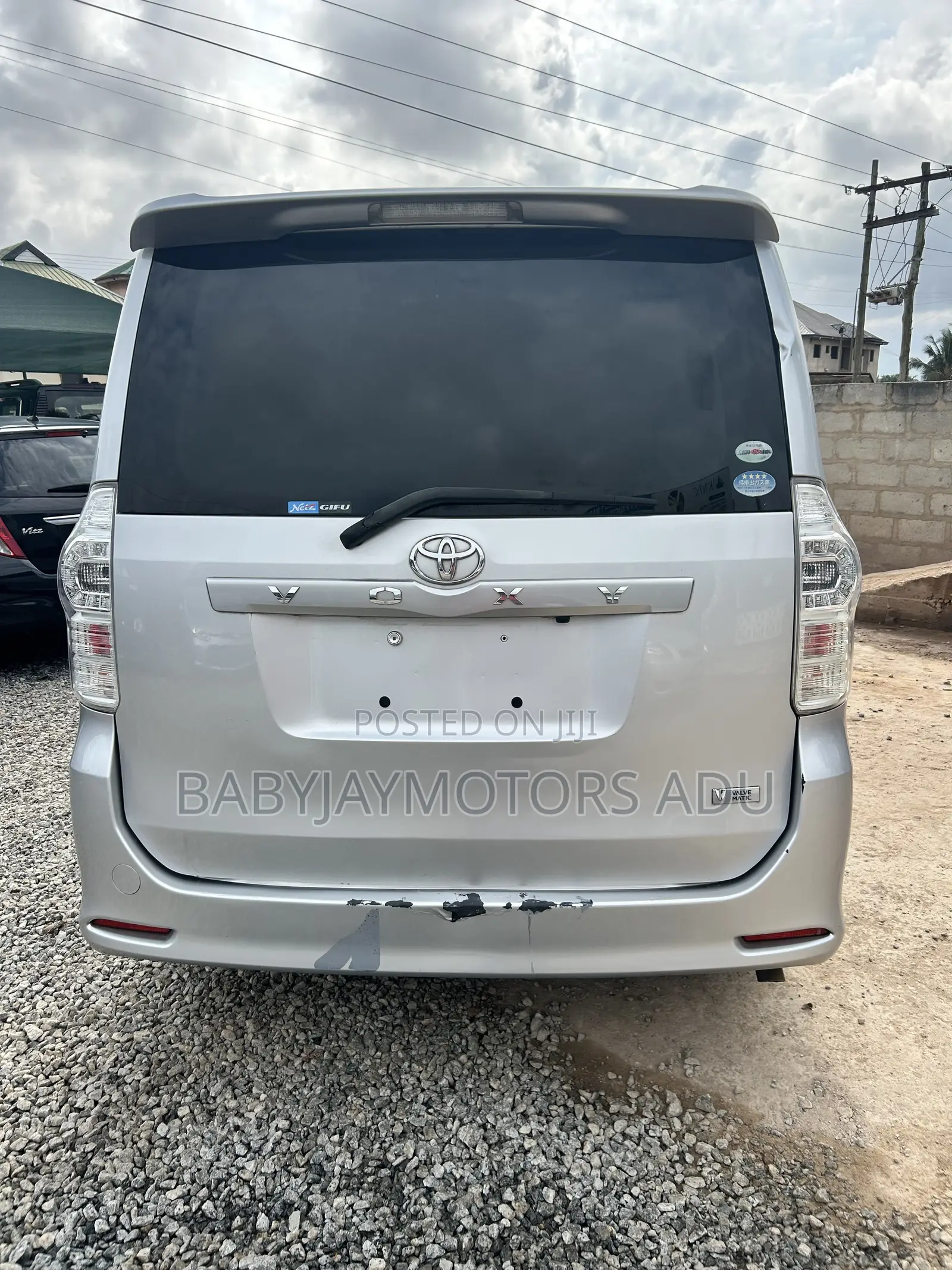 Toyota Voxy V 2WD 8-Seater 2011 Silver