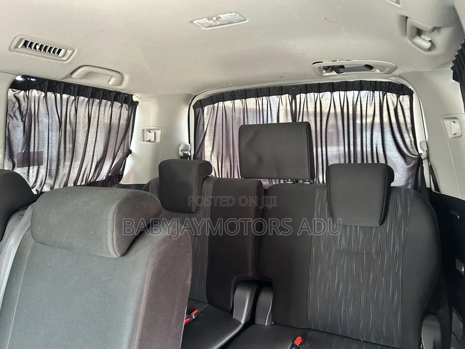 Toyota Voxy V 2WD 8-Seater 2011 Silver