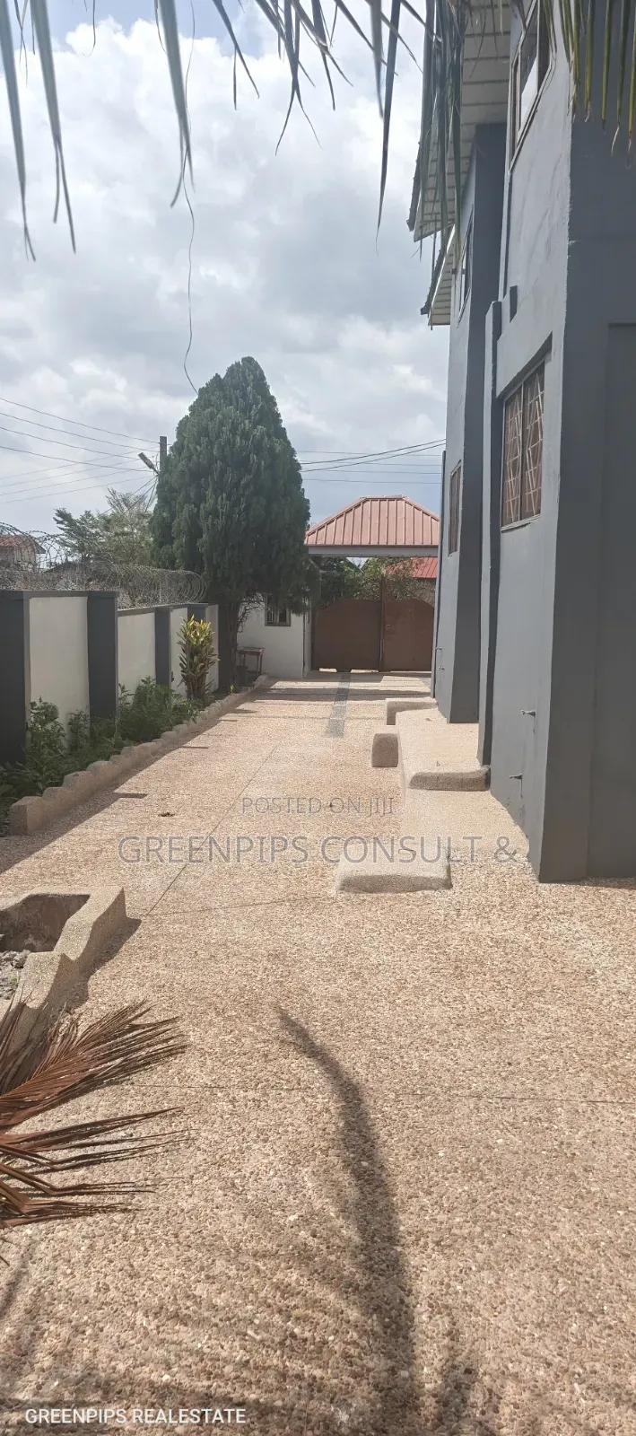 8bdrm House in Krapa, Kumasi Metropolitan for sale