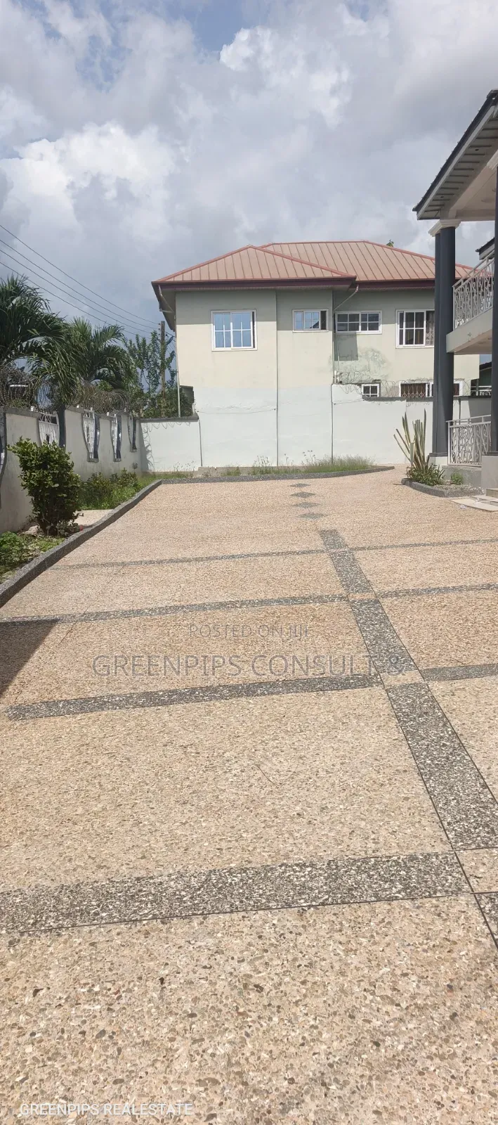 8bdrm House in Krapa, Kumasi Metropolitan for sale