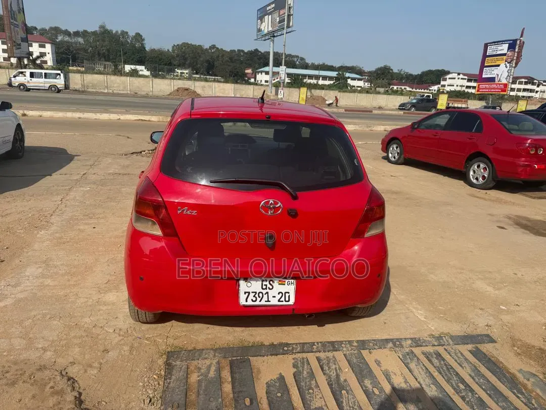 Toyota Vitz 2010 Red