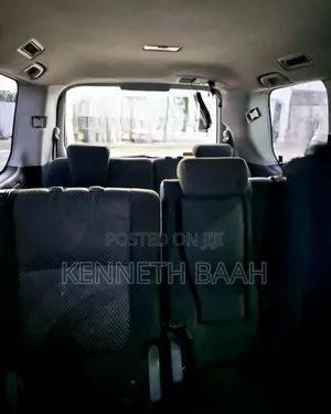 Toyota Voxy V 2WD 8-Seater 2012 Silver