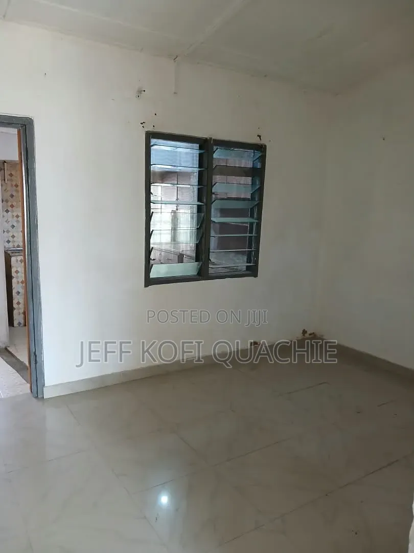 1bdrm Apartment in Quachie Estate, Mosque Area for rent