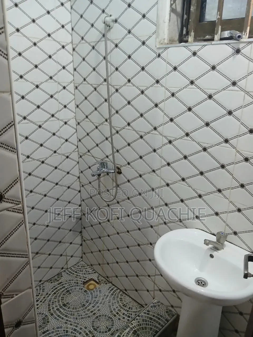 1bdrm Apartment in Quachie Estate, Mosque Area for rent