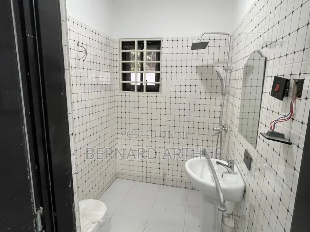 3bdrm House in Bernard Agency, Nsawam Adoagyiri Municipal for sale