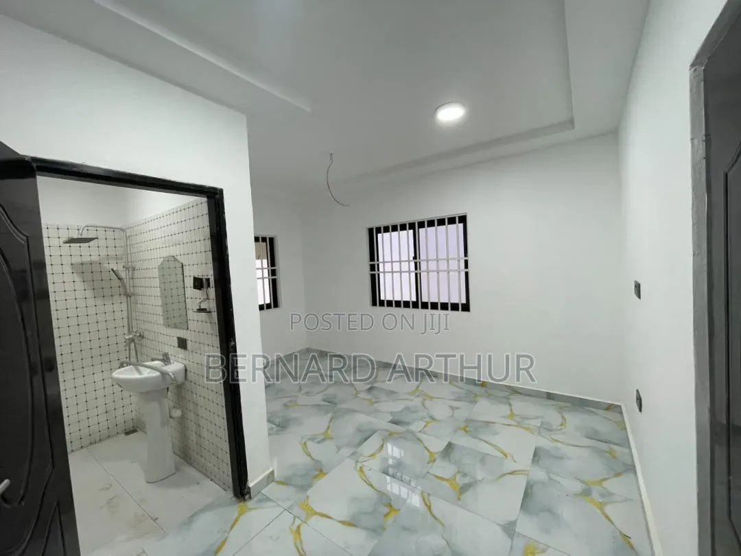 3bdrm House in Bernard Agency, Nsawam Adoagyiri Municipal for sale