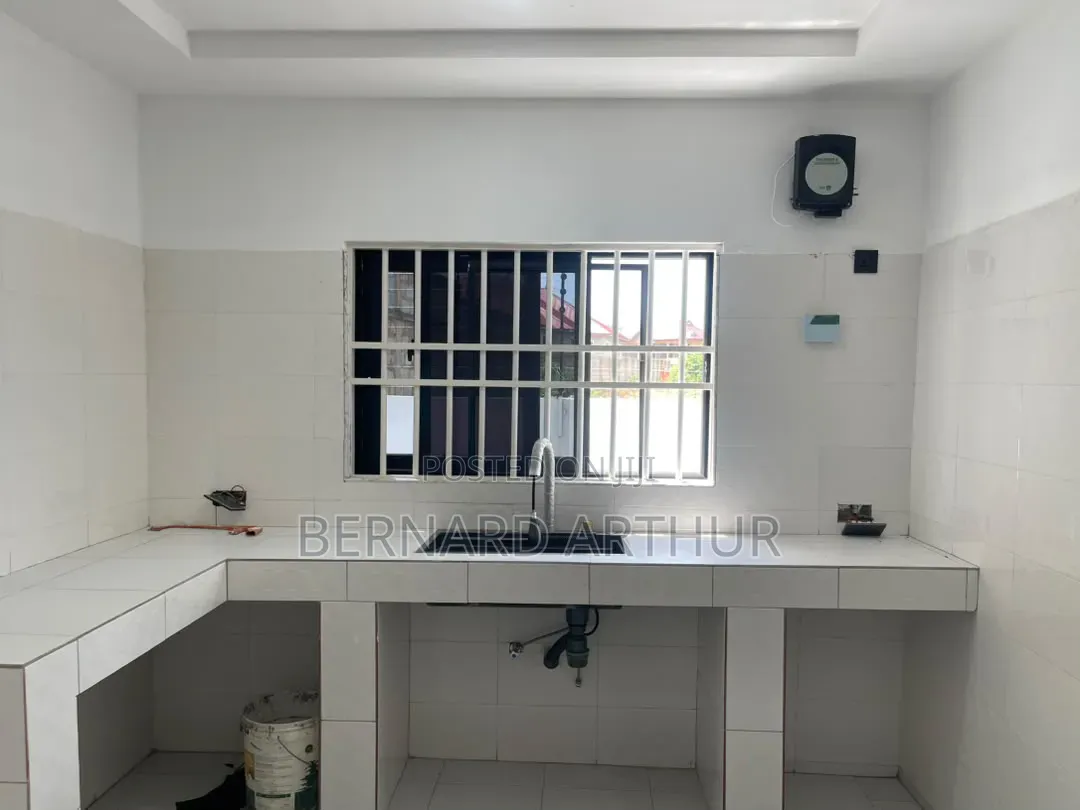 3bdrm House in Bernard Agency, Nsawam Adoagyiri Municipal for sale