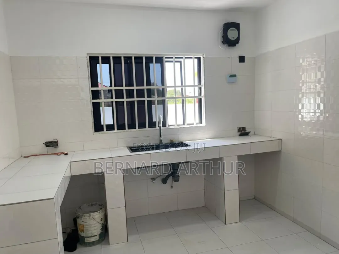 3bdrm House in Bernard Agency, Nsawam Adoagyiri Municipal for sale