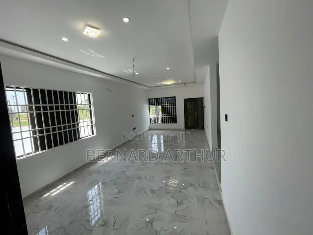 3bdrm House in Bernard Agency, Nsawam Adoagyiri Municipal for sale