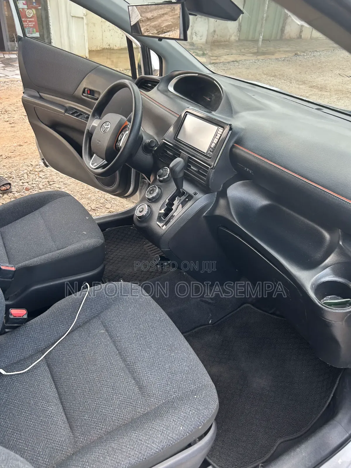 Toyota Sienta 1.5 FWD 2017 Silver
