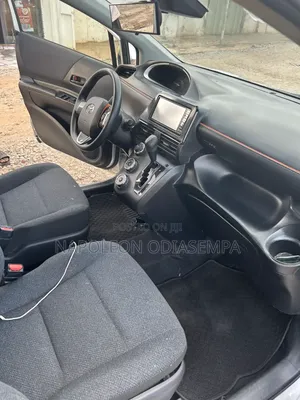 Toyota Sienta 1.5 FWD 2017 Silver