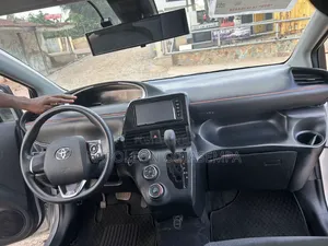 Toyota Sienta 1.5 FWD 2017 Silver