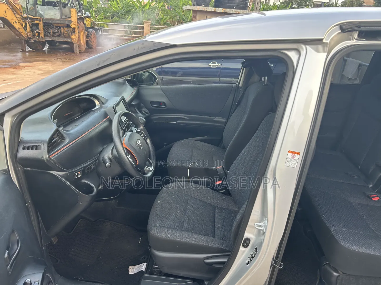 Toyota Sienta 1.5 FWD 2017 Silver