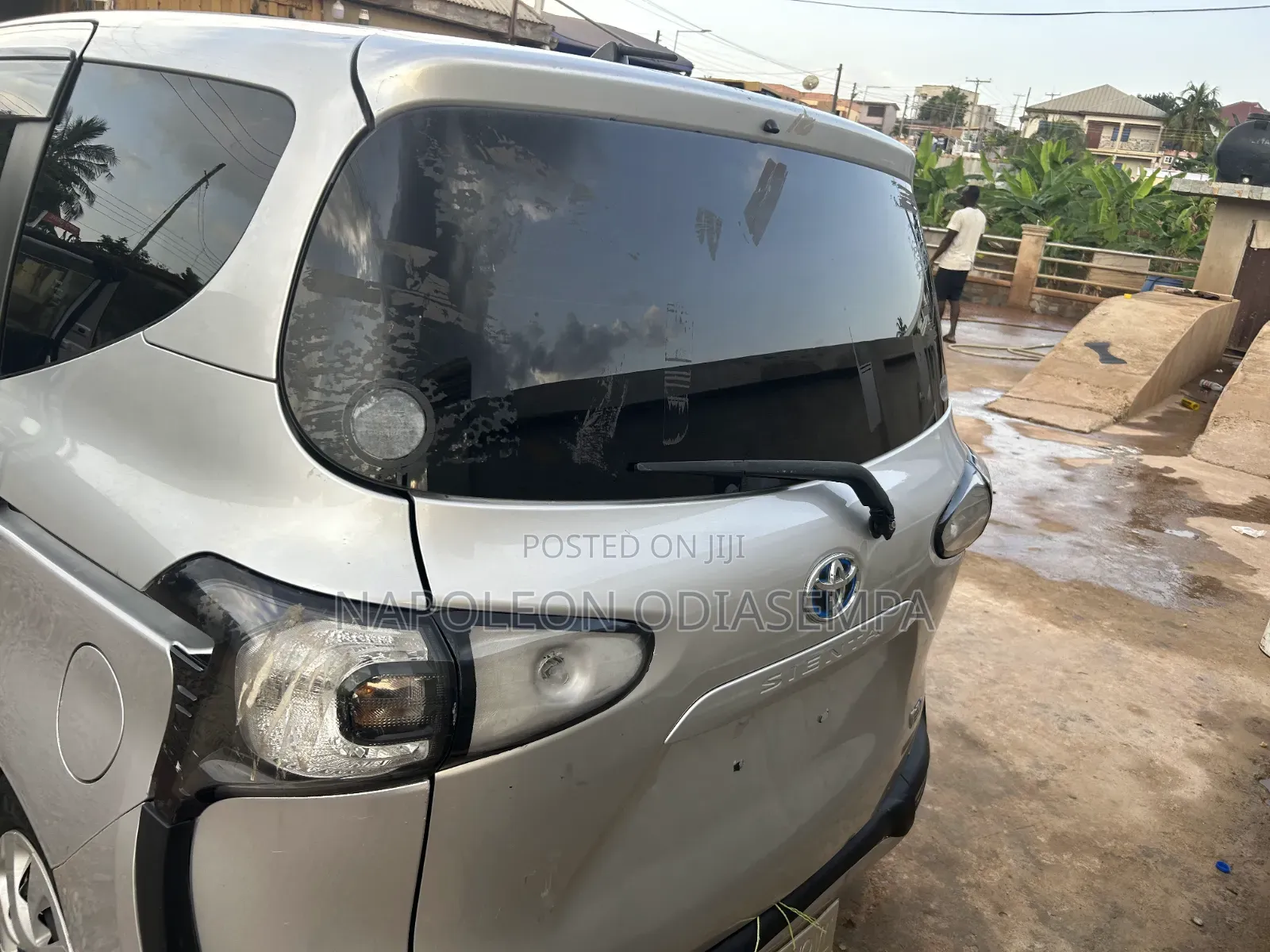 Toyota Sienta 1.5 FWD 2017 Silver