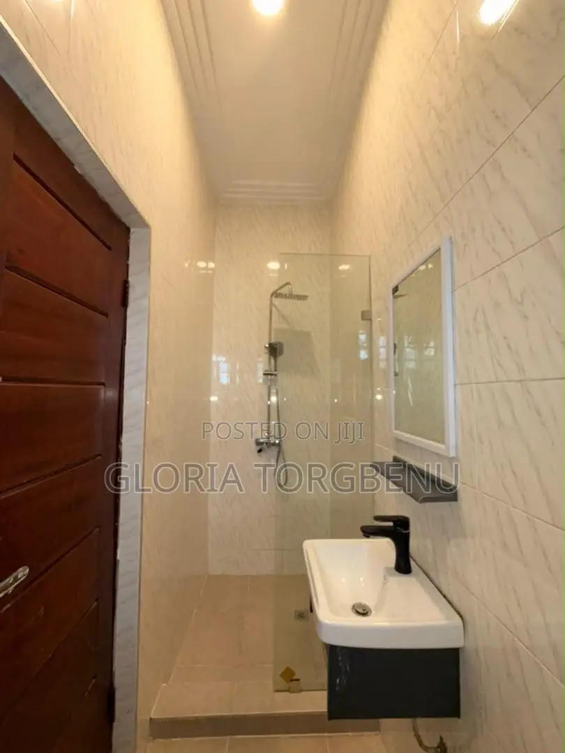 2bdrm Apartment in Adjiriganor for rent