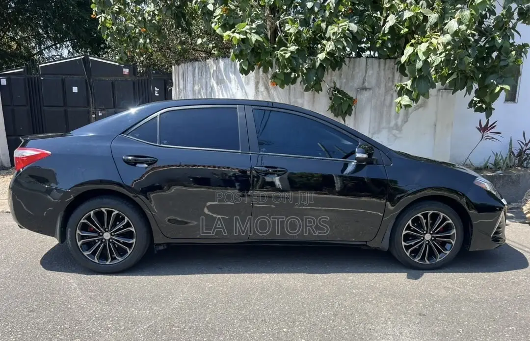 Toyota Corolla 2016 Black