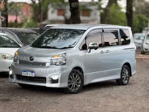Toyota Voxy V 2WD 8-Seater 2012 Silver