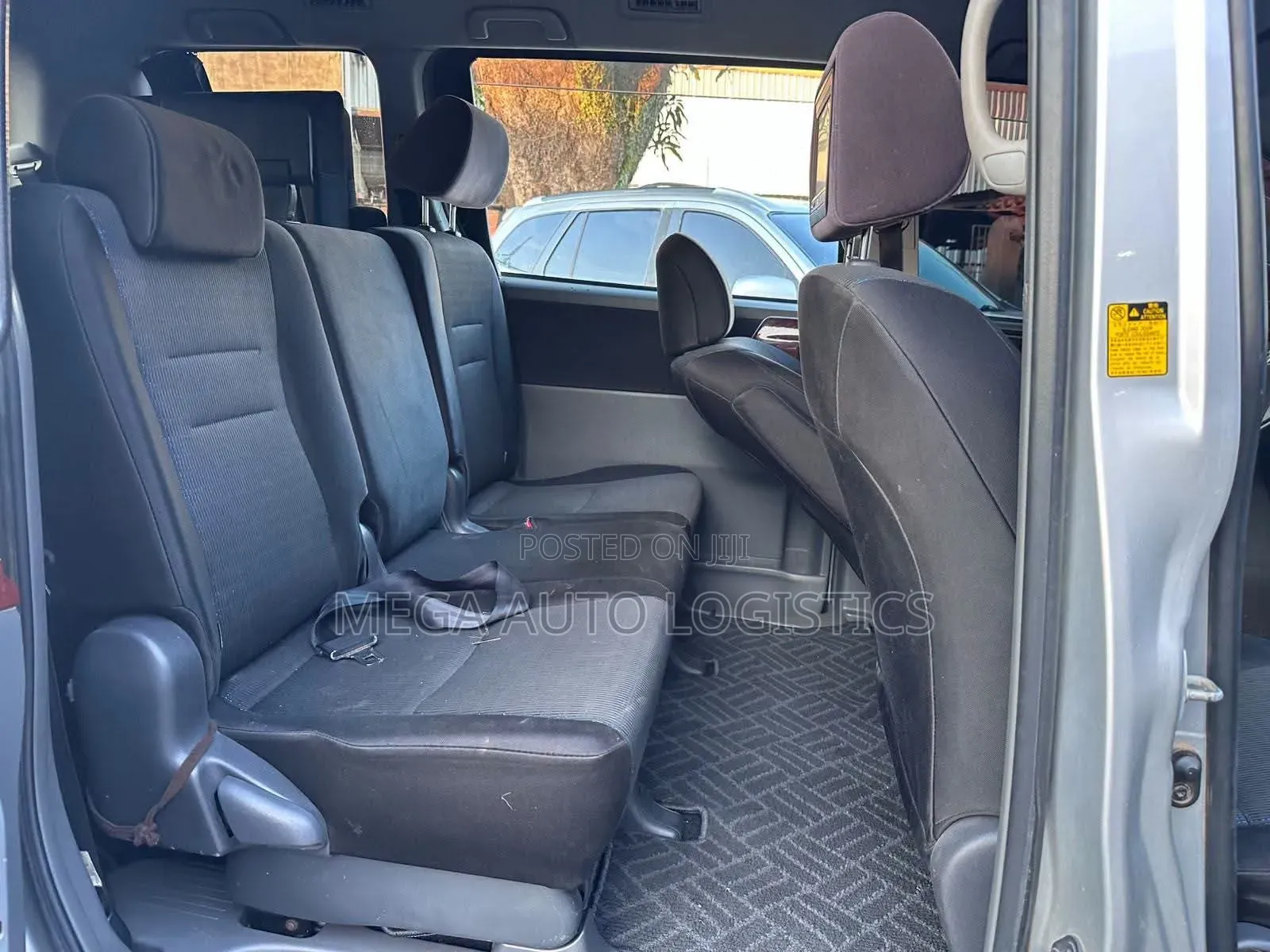 Toyota Voxy V 2WD 8-Seater 2012 Silver