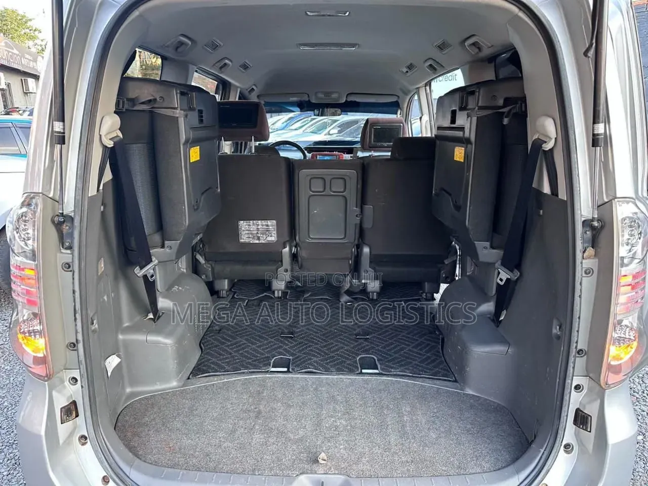 Toyota Voxy V 2WD 8-Seater 2012 Silver