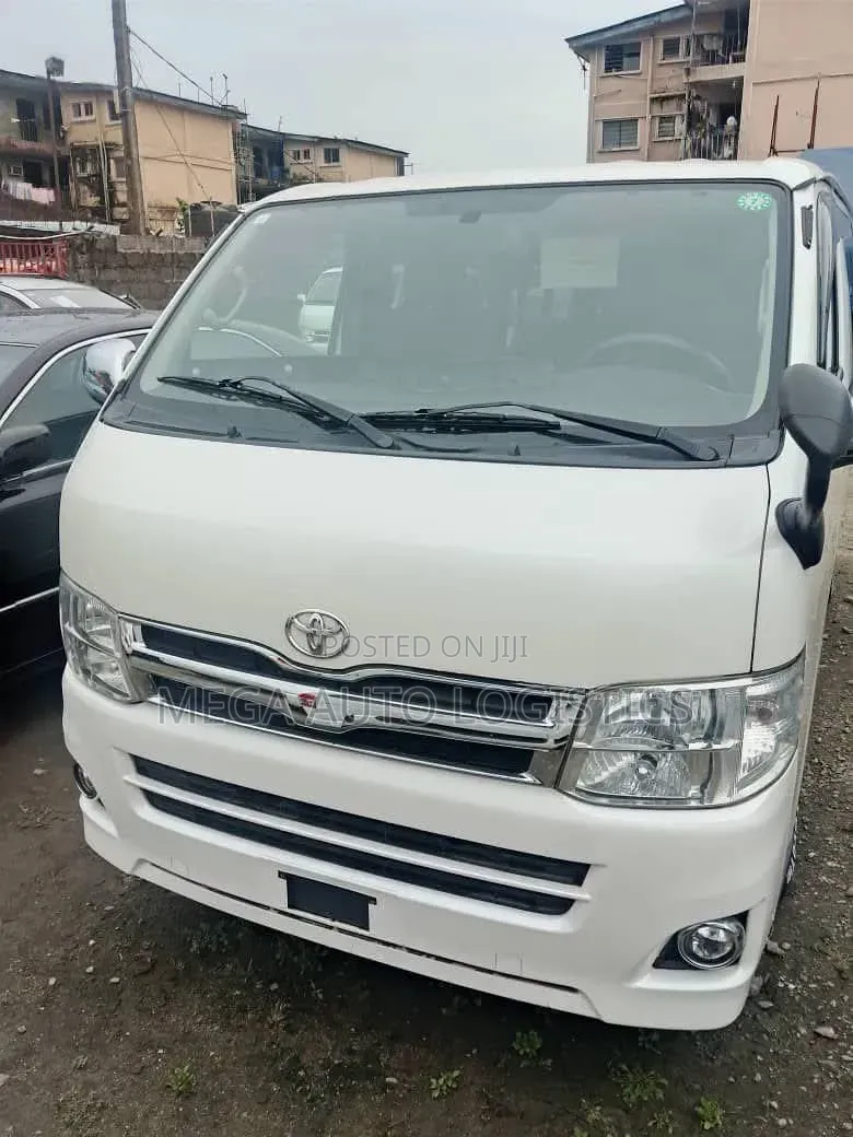 Toyota HiAce 2015 White