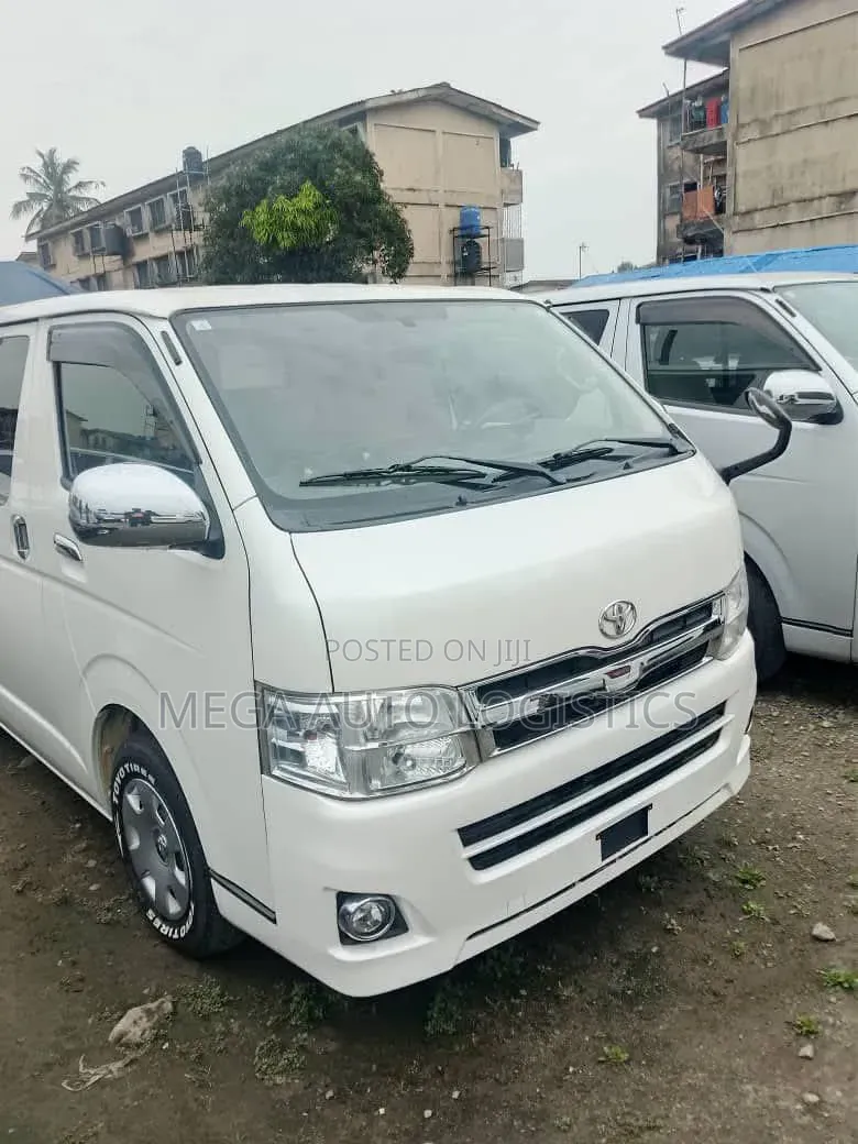 Toyota HiAce 2015 White