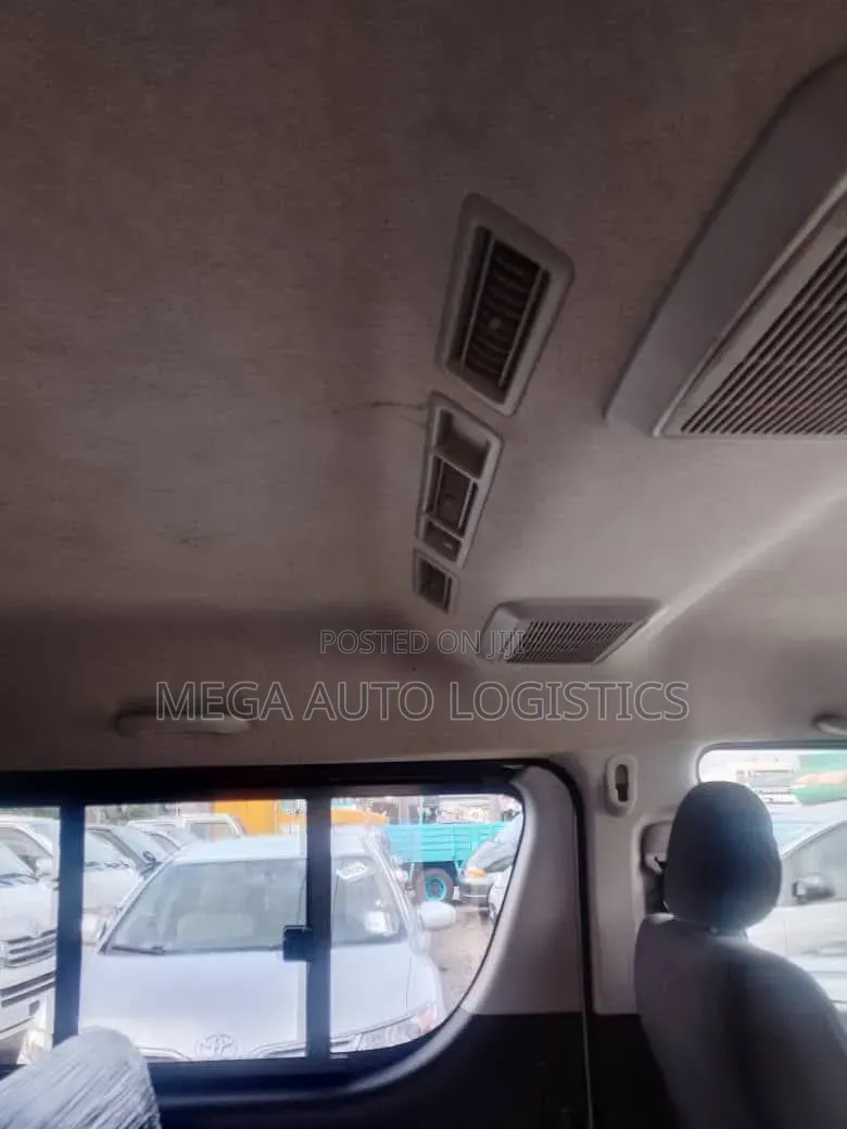 Toyota HiAce 2015 White