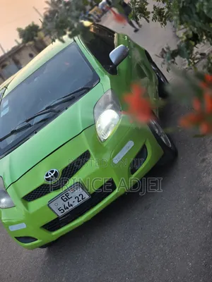 Toyota Vitz 1.0 FWD 5dr 2010 Green