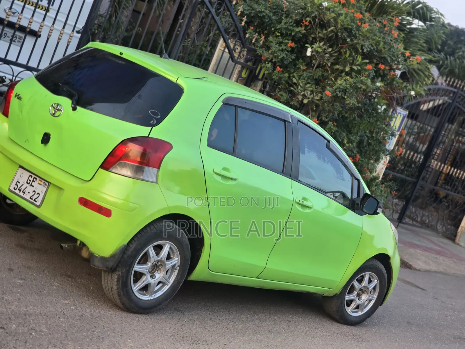 Toyota Vitz 1.0 FWD 5dr 2010 Green