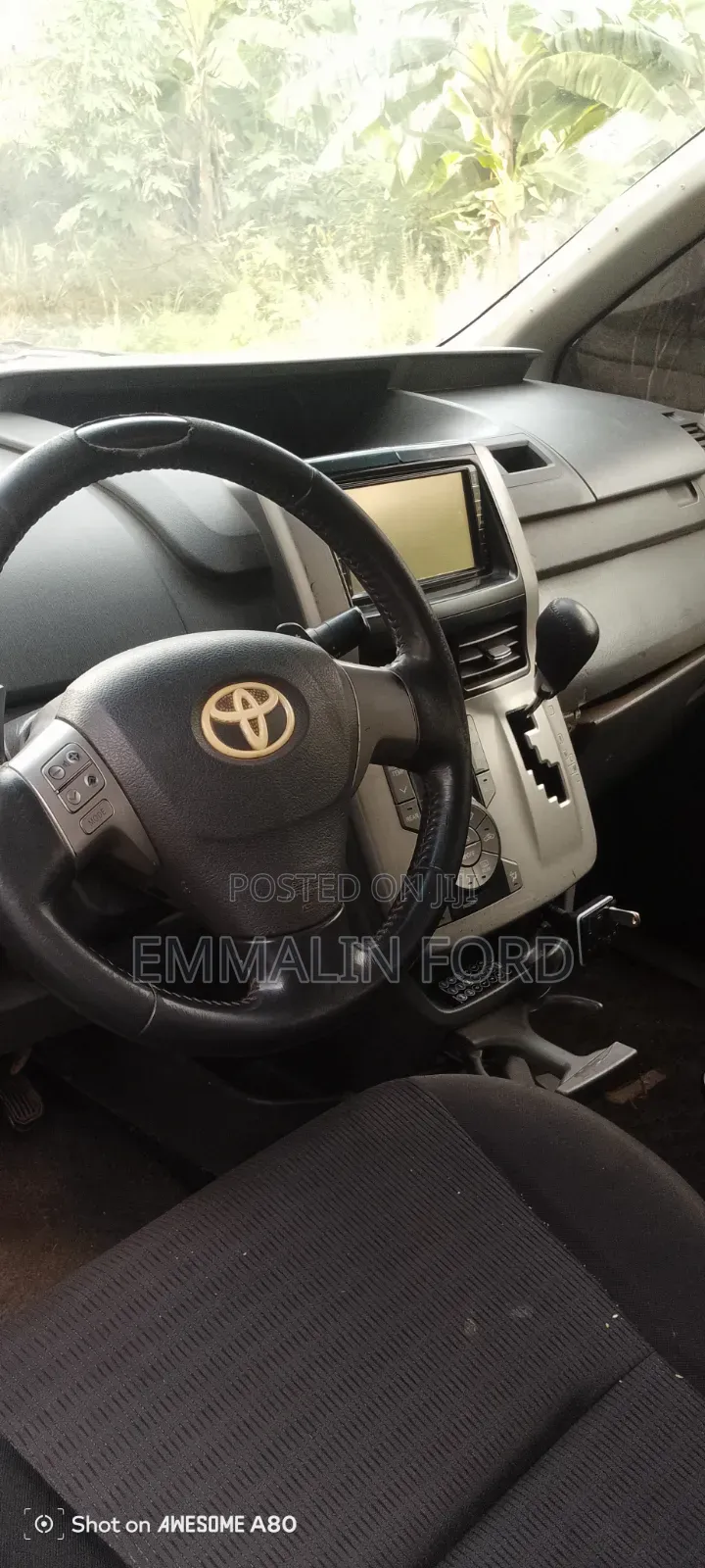 Toyota Voxy X 2WD 8-Seater 2015 White