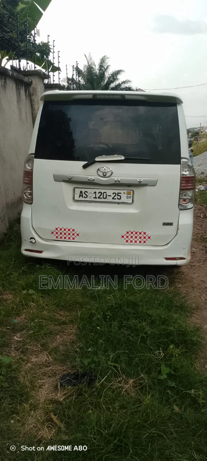 Toyota Voxy X 2WD 8-Seater 2015 White