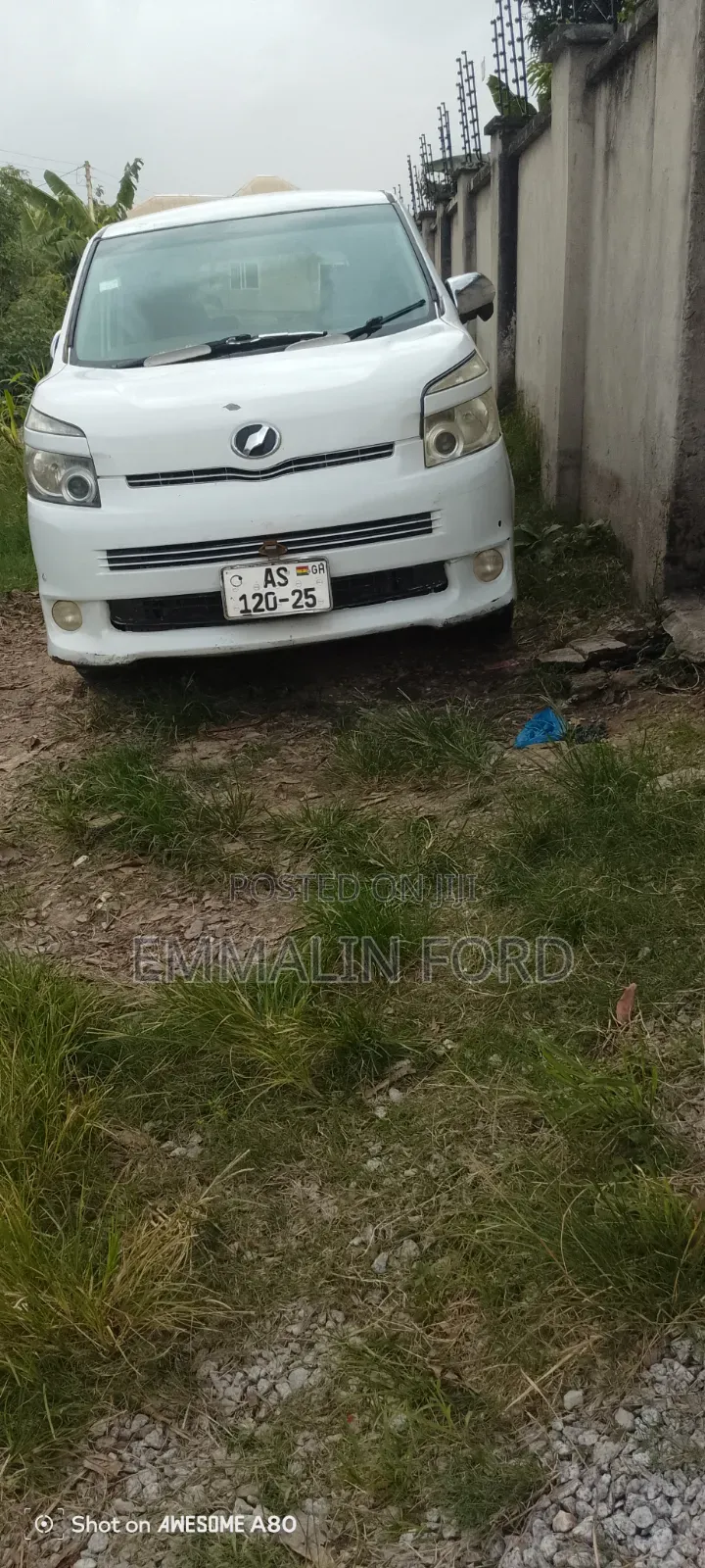 Toyota Voxy X 2WD 8-Seater 2015 White