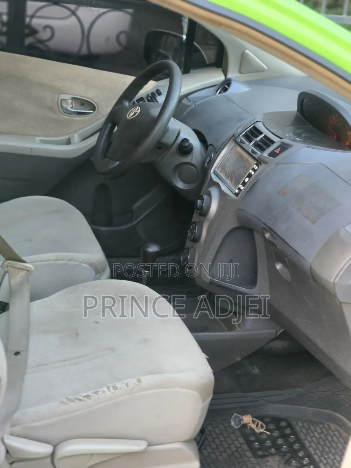 Toyota Vitz 1.0 FWD 5dr 2010 Green