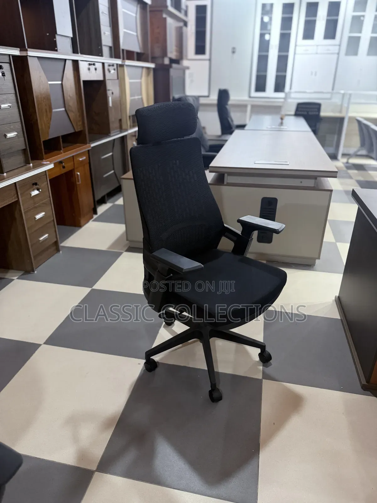 Ergonomic Mesh Chair With Headrest-High Back Swivel-Lumbar Support