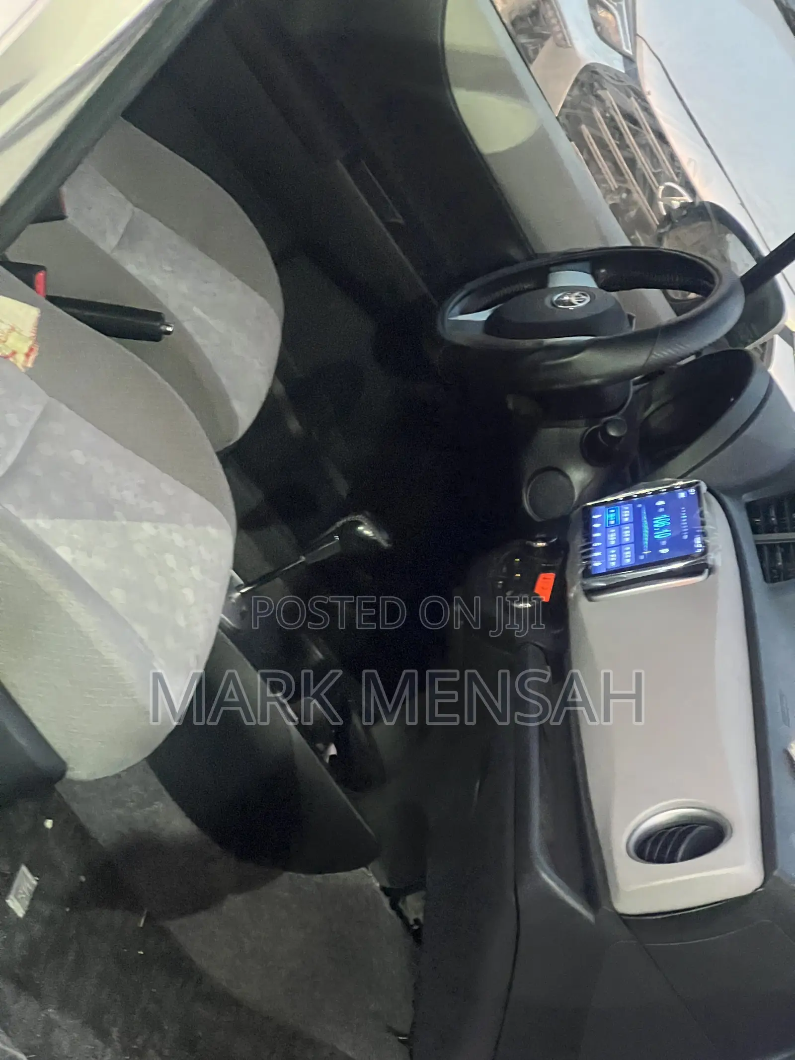 Toyota Vitz 2012 Silver