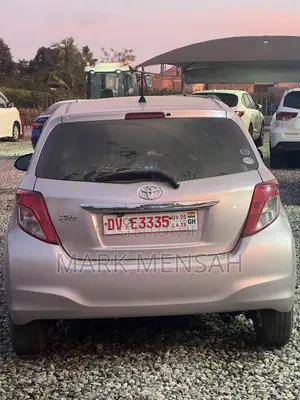 Toyota Vitz 2012 Silver