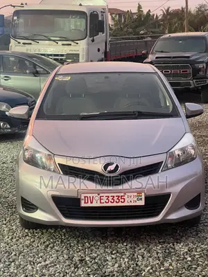 Toyota Vitz 2012 Silver