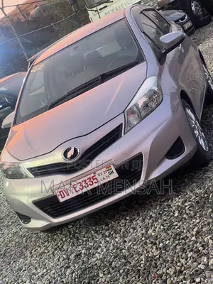 Toyota Vitz 2012 Silver
